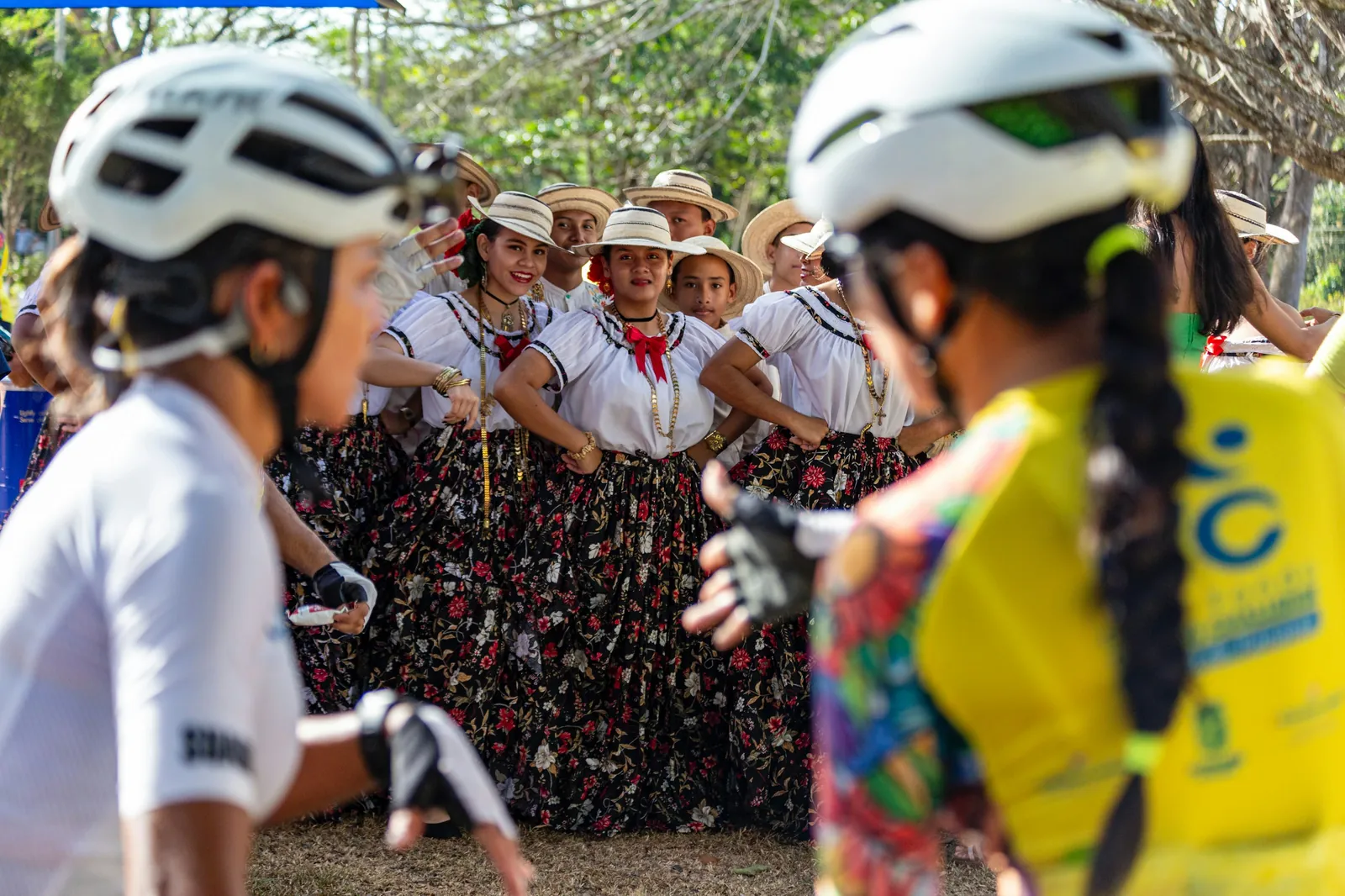 Folk dancers in pollera skirts